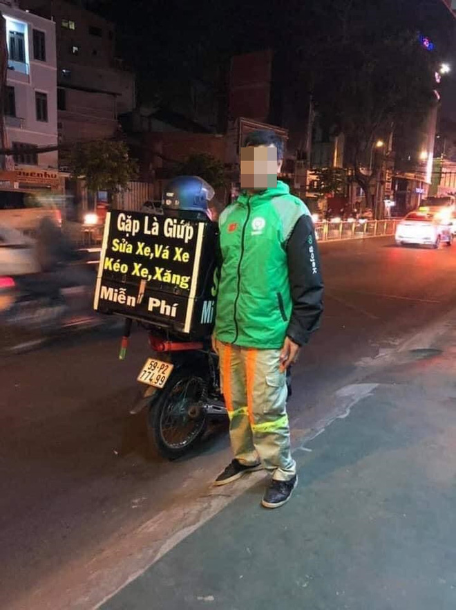 Tài xế gắn chiếc hộp lạ sau xe, dòng chữ trên đó người chứng kiến ấm lòng-2