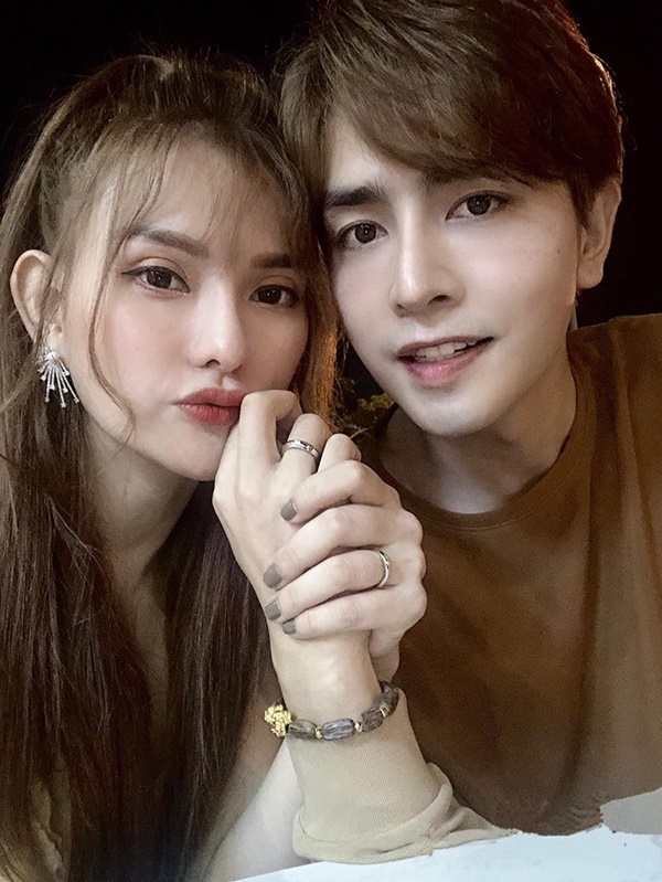 Sao nữ Việt khi hẹn hò người kém tuổi: Bạo tay hơn trong khoản ăn mặc, thậm chí còn thẩm mỹ để níu nhan sắc-14