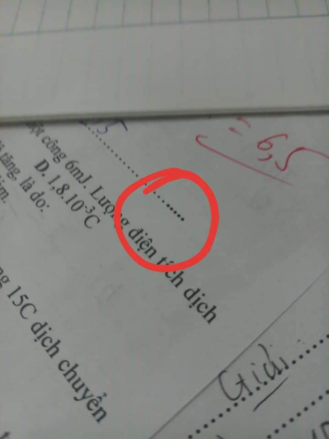 Đọc đề xong học sinh hí hửng tưởng chép được bài nhau, ai ngờ xỉu lên xỉu xuống vì mã đề quá cao tay của thầy giáo-5