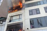 TP.HCM: Nhà trong hẻm cháy dữ dội lúc nửa đêm, 7 người kêu cứu-4