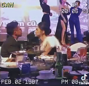 Clip Hương Giang và Matt Liu quấn quít ôm hôn trước ánh mắt của nhiều người-1