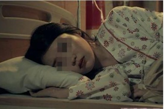 Vợ nhiều lần nghe điện thoại của người yêu cũ rồi khóc trong đêm, phản ứng của chồng cực bất ngờ