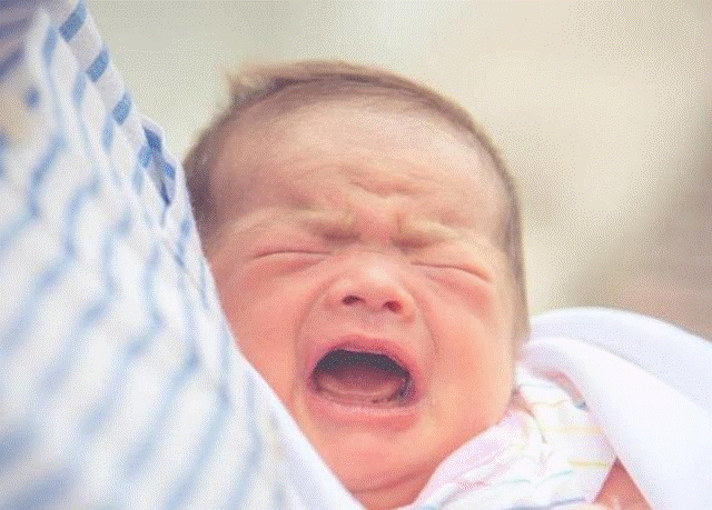 4 biểu hiện tưởng bình thường ở trẻ sơ sinh nhưng cho thấy trí não trẻ kém phát triển, bố mẹ cần sớm phát hiện-2