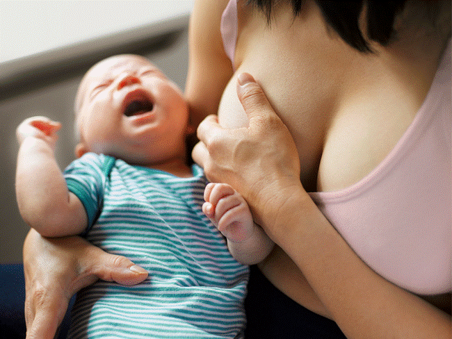 4 biểu hiện tưởng bình thường ở trẻ sơ sinh nhưng cho thấy trí não trẻ kém phát triển, bố mẹ cần sớm phát hiện-3