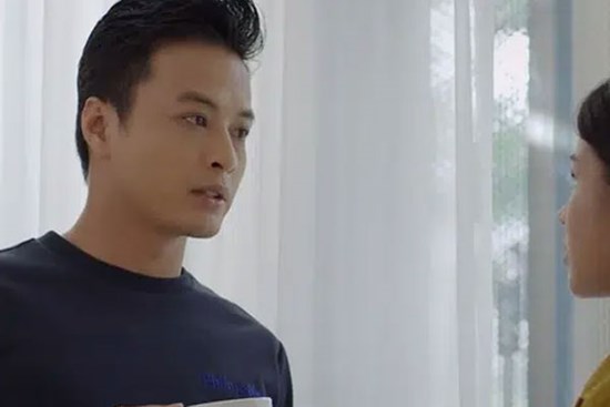 Hướng dương ngược nắng: Châu ghen khi thấy Kiên ở cùng Minh trong phòng riêng, đang thất tình lại va phải Phúc