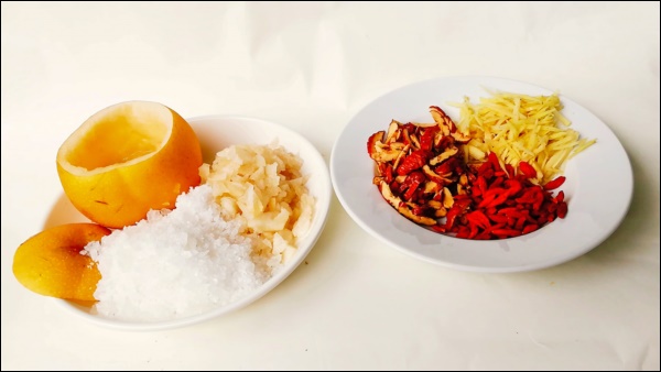 Mùa lạnh, mẹ đảm làm món lê chưng theo cách này cực ngon lành mát lịm,&nbsp;đảm bảo trị ho, sạch phổi&nbsp;hiệu quả-1