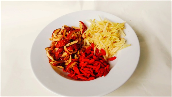 Mùa lạnh, mẹ đảm làm món lê chưng theo cách này cực ngon lành mát lịm,&nbsp;đảm bảo trị ho, sạch phổi&nbsp;hiệu quả-2