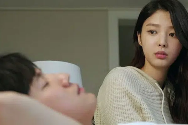 Đêm nào tôi cũng bị đánh thức bởi tiếng động trong nhà vệ sinh mà chồng thì vẫn ngủ ngon lành-1