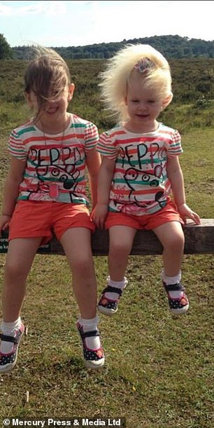 Bé gái sở hữu mái tóc kì lạ khiến mẹ khổ sở vì không thể chải theo ý muốn, diện mạo khi lớn lên ai cũng bất ngờ-3