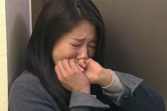 Dọn đồ thấy cuốn sổ chuột gặm nham nhở tôi mới hiểu vì sao mùa đông lạnh mấy chồng cũng cởi trần đi ngủ