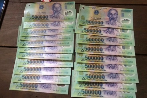 Cận Tết, ngang nhiên công khai mua bán tiền giả trên chợ mạng-2