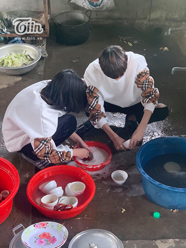 Cô gái hạnh phúc nhất thế gian khi được bạn trai xắn tay vào rửa bát cùng, chị em thi nhau bày tỏ ngưỡng mộ-1