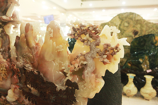 Bức tranh Sơn thủy hữu tình bằng ngọc tuyệt đẹp, giá gần 2 tỷ của đại gia Thái Nguyên-10