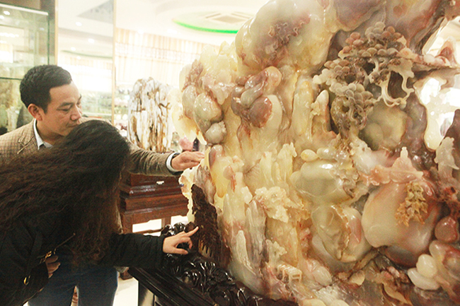 Bức tranh Sơn thủy hữu tình bằng ngọc tuyệt đẹp, giá gần 2 tỷ của đại gia Thái Nguyên-9