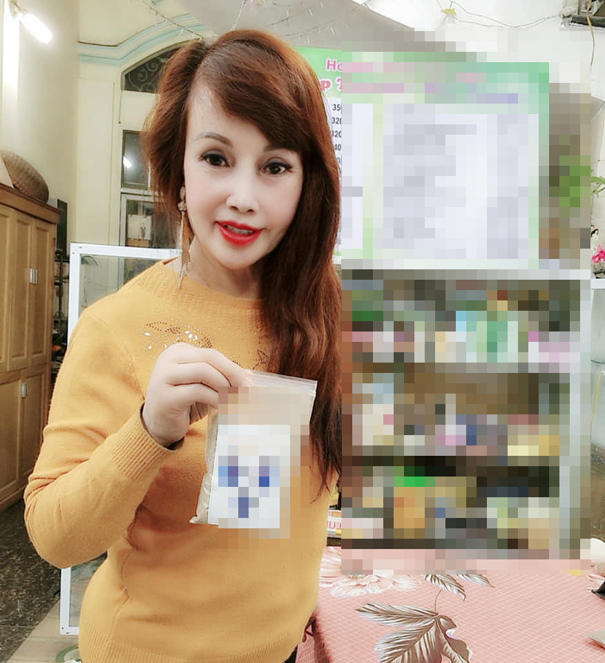 Gương mặt đơ cứng, méo lệch của cô dâu 64 tuổi sau hơn nửa năm dao kéo-2