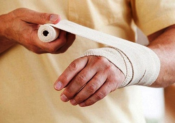 Hướng dẫn kỹ năng sơ cứu cực dễ nếu chẳng may bị bỏng khi đang nấu nướng dịp Tết-3