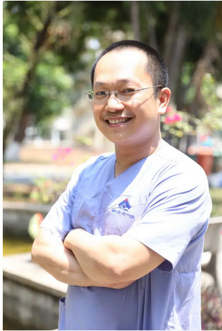 Tấm ảnh cháu bé miền núi phía Bắc bị xuất huyết dưới kết mạc do thời tiết rét lạnh đỏ ngầu cả 2 mắt: BS chuyên khoa Mắt nói sự thật về nguyên nhân-2