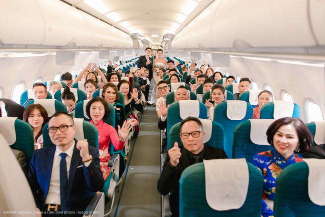Màn rước dâu cực sang chảnh bằng máy bay của cặp đôi chú rể Hà Nội cô dâu Đà Nẵng, sốc hơn nữa là sự xuất hiện của dàn siêu xe trị giá hàng chục tỷ đồng!-6