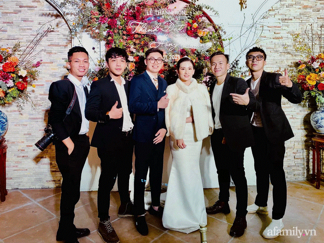 Màn rước dâu cực sang chảnh bằng máy bay của cặp đôi chú rể Hà Nội cô dâu Đà Nẵng, sốc hơn nữa là sự xuất hiện của dàn siêu xe trị giá hàng chục tỷ đồng!-11