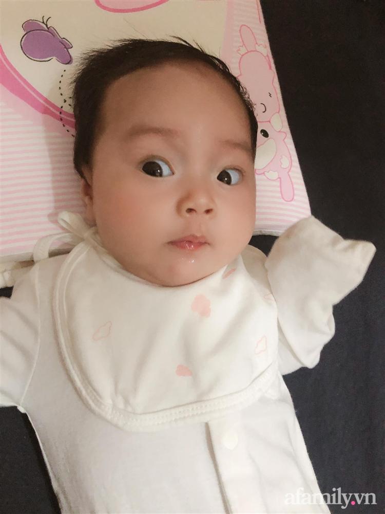 Bé gái 6 tháng tuổi mặt như tấu hài, còn khiến mẹ muốn trầm cảm luôn khi bắt chước biểu cảm quạo y chang bố-2