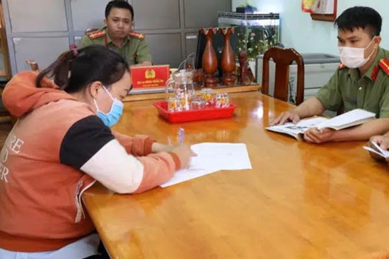 Nữ công nhân đăng thông tin sai về Covid-19: Chỉ 10 likes, bị phạt 5 triệu đồng