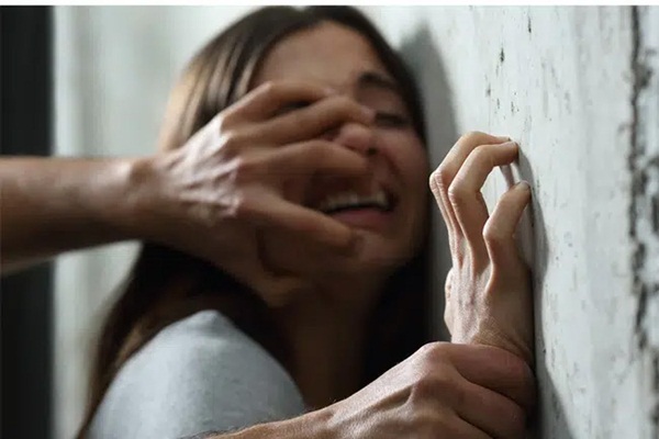 Thiếu nữ 17 tuổi tố bị 38 người đàn ông cưỡng hiếp trong thời gian dài, tìm hiểu chi tiết vụ việc càng khiến dư luận phẫn nộ-1