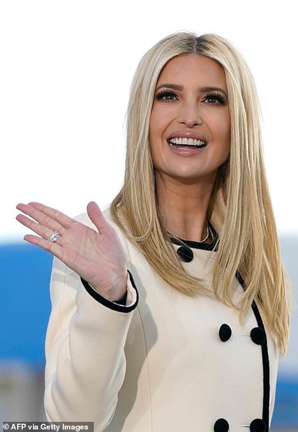 Khoảnh khắc nữ thần Ivanka Trump khóc khi nghe cha nói lời chia tay gây bão, cậu út Barron không xuất hiện khiến mọi người tò mò-4