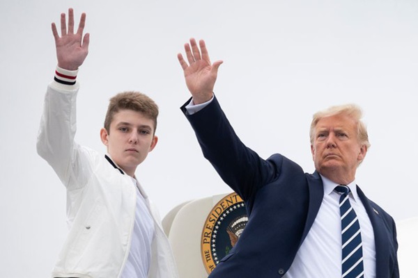Khoảnh khắc nữ thần Ivanka Trump khóc khi nghe cha nói lời chia tay gây bão, cậu út Barron không xuất hiện khiến mọi người tò mò-11