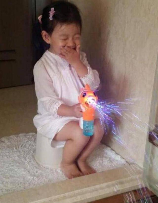 Trịnh Sảng đang bị dân tình soi ra 1 hành động thiếu giáo dục, bố mẹ nhận cơn mưa chỉ trích vì không biết dạy con-6