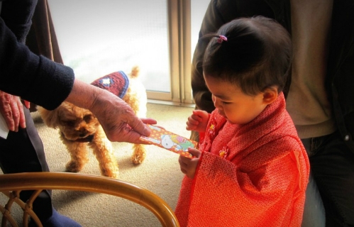 Tết này, làm gì để con không ngửa tay xin tiền lì xì của khách-3