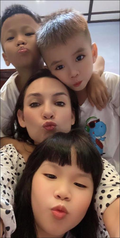 Ca sỹ Phi Nhung tiết lộ khuyết điểm mình là người mẹ nóng giận, thiếu kiểm soát, hay to tiếng với con gái ruột-6