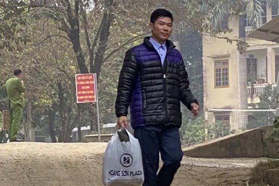 Lãnh đạo Sở Y tế Hòa Bình: Để tiếp tục nghề, Hoàng Công Lương như công dân bình thường, không có