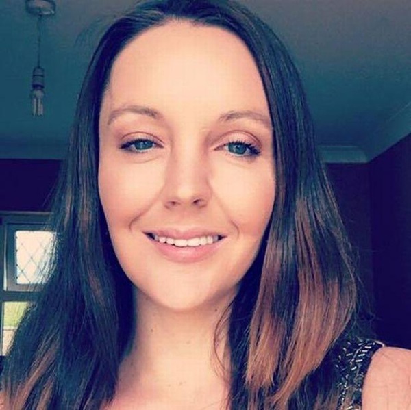 Cô gái bị mất cả trán vì dáng ngồi sang chảnh trên xe ô tô mà nhiều con nghiện sống ảo vẫn thường xuyên pose ảnh mỗi ngày-4