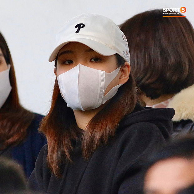 Vợ Công Phượng kín đáo tới sân Pleiku cổ vũ HAGL-1