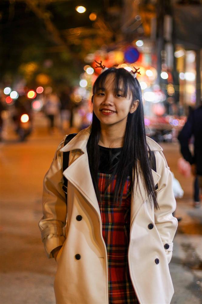 Nữ sinh biết 5 ngoại ngữ, là sinh viên năm ba khi mới 18 tuổi-1