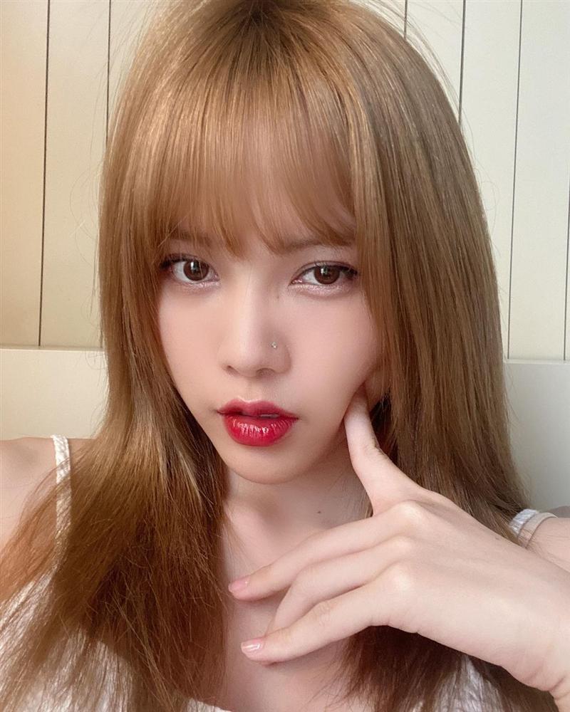 Đọ style tóc của Hải Tú và Thiều Bảo Trâm: Người để hoài tóc ngắn mong manh, người cân đẹp mọi kiểu khó nhằn-19