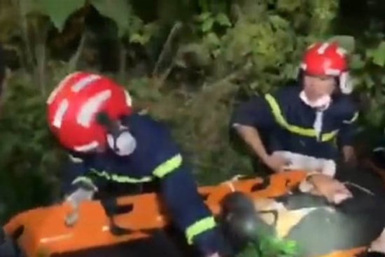Đi xe tay ga lên bán đảo Sơn Trà, nam thanh niên gặp nạn văng xuống vực sâu