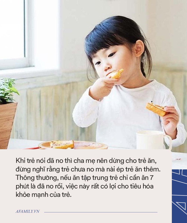 Bé gái 6 tuổi thấp lùn hơn các bạn dù mẹ mua đủ vitamin tẩm bổ, đi khám bác sĩ nói ăn thế này khác nào ăn nhựa độc vào người-1