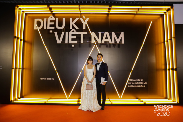 Dàn hot couple sánh vai tại Gala WeChoice Awards: Linh Rin - Phillip Nguyễn trông như vợ chồng son, Wean - Naomi bao ngầu-11