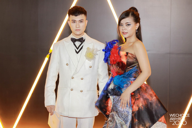 Dàn hot couple sánh vai tại Gala WeChoice Awards: Linh Rin - Phillip Nguyễn trông như vợ chồng son, Wean - Naomi bao ngầu-12