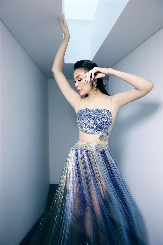 Sexy nhất thảm đỏ WeChoice 2020, Thúy Diễm nhờ chơi chiêu độc mà chất ngang Thanh Hằng khi đụng hàng-2