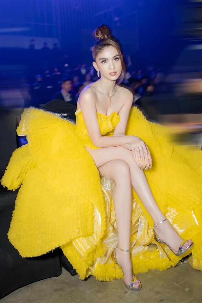 Đại hội đồ nhái: Loạt trang phục của sao Việt bị bóc đến bẽ bàng, chiếc váy cồng kềnh của Ngọc Trinh cũng vướng thị phi-9