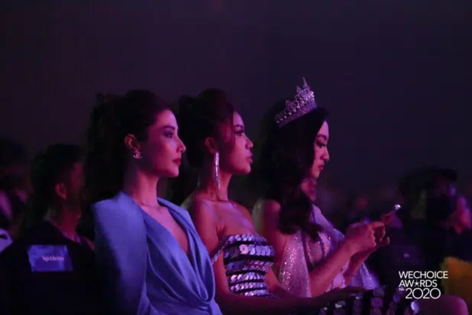 Hình ảnh đối lập khiến Tiểu Vy, Đỗ Hà bị chê ý thức khi ngồi cạnh Khánh Vân, HHen Niê-3