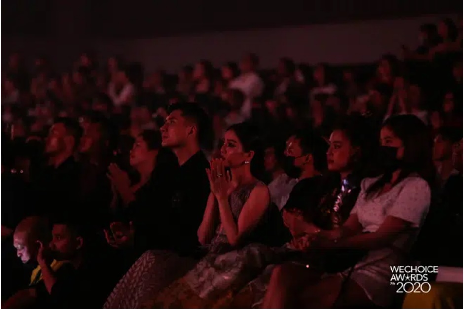 Lộ thêm ảnh gần gũi và động thái đặc biệt của Lệ Quyên với tình trẻ kém 12 tuổi-3