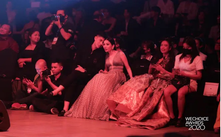 Lộ thêm ảnh gần gũi và động thái đặc biệt của Lệ Quyên với tình trẻ kém 12 tuổi-5