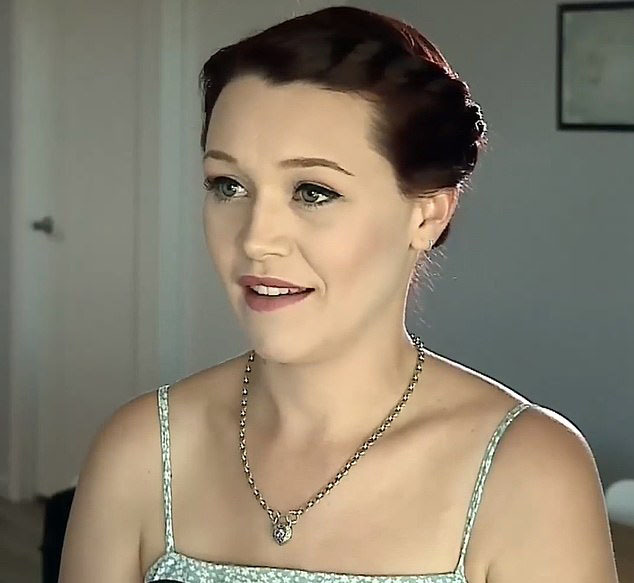 Thấy đồ dùng trong nhà cứ tự dưng di chuyển, người phụ nữ âm thầm theo dõi và phát hiện chuyện gây sốc trên mái nhà-1