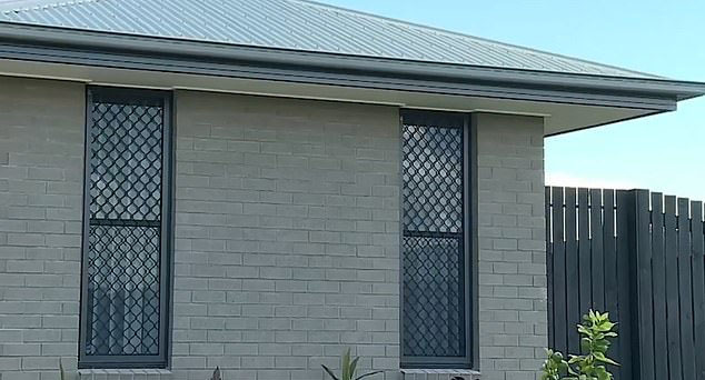 Thấy đồ dùng trong nhà cứ tự dưng di chuyển, người phụ nữ âm thầm theo dõi và phát hiện chuyện gây sốc trên mái nhà-3