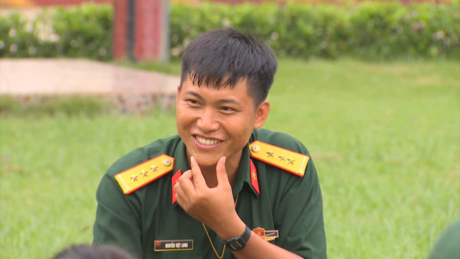 Sao nhập ngũ: Mũi trưởng Long tá hỏa vì bị giả mạo TikTok, Hậu Hoàng liền vào than thở vì đăng clip mặc quần hoa-1