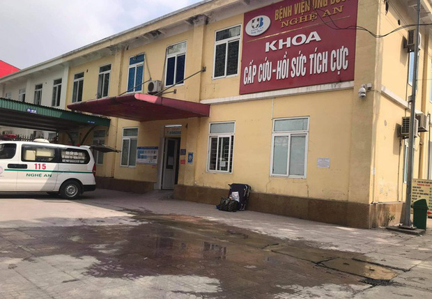 Nghệ An: Nổ bình ô xy trên xe cấp cứu khi đang đưa người bệnh về nhà, 1 người bị thương nặng-1