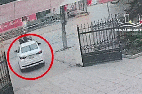 Video: Xem cụ ông 91 tuổi cắt tóc bằng thanh sắt nóng-1